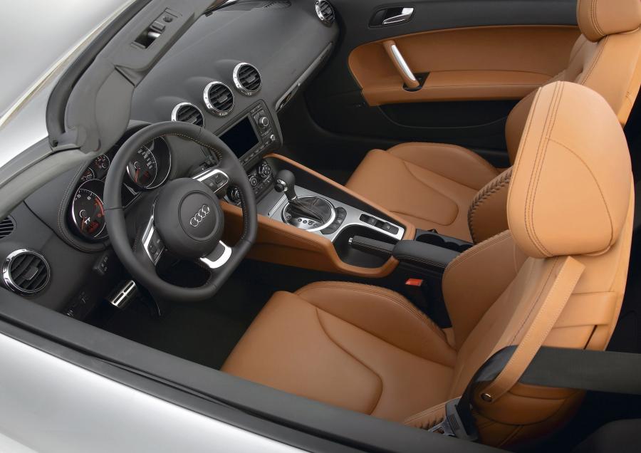 Интерьер Audi TT Roadster (8J) 2007 года  (WW) (фото 4 из 34)